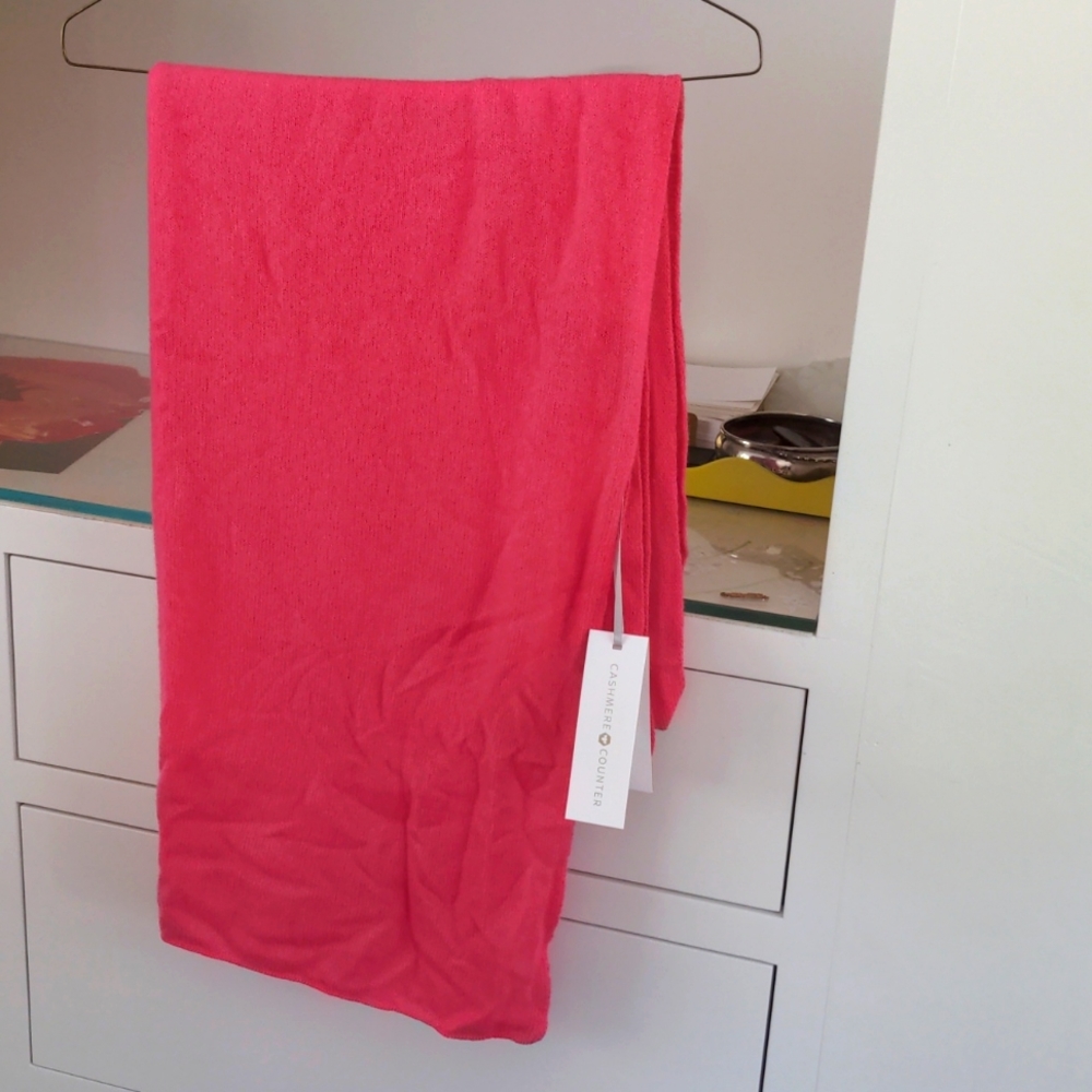 Cashmere counter magenta travel wrap with tags